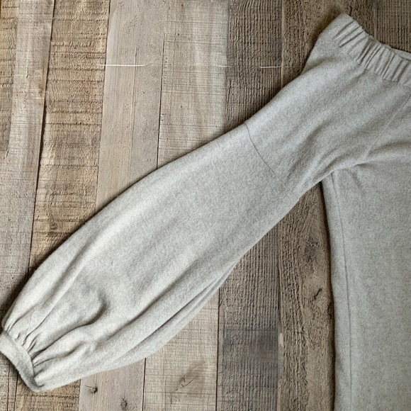 Anthropologie Saturday Sunday Off Shoulder BeigeSoft Cloud Fleece Tunic Top SZ S - Picture 9 of 15